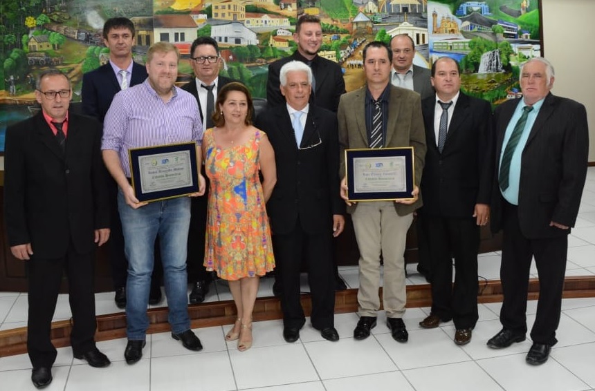 Empresários recebem título de cidadania